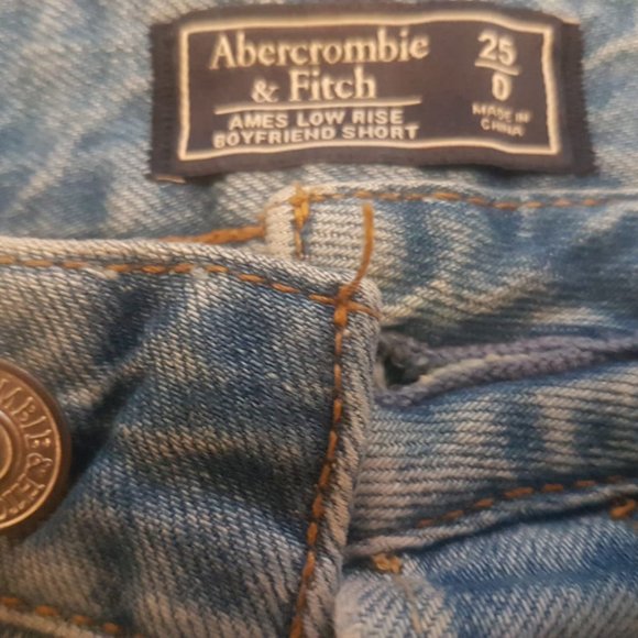 Abercrombie & Fitch Low Rise Boyfriend Shorts - Picture 4 of 4
